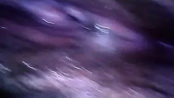 Jouer Espionnez la grosse chatte poilue de votre mère en train de faire pipi filmée avec cette micro caméra pour tout vous montrer