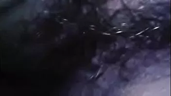 Redare Explorarea endoscopică a păsăricii mari și păroase a mamei în timp ce face pipi pe toaletă