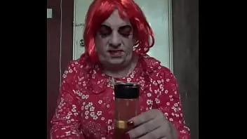 play Bisexual crossdressing sissy gay mark wright cere pis pentru a-l putea înghiți