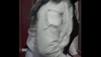 चलाएँ उभयलिंगी क्रॉसड्रेसिंग समलैंगिक मार्क राइट अपने खुद के पेशाब के साथ अपने चेहरे की बौछार कर रहे हैं और अन्य लोगों को आने और वहां पेशाब के साथ स्नान करने की इच्छा रखते हैं 1