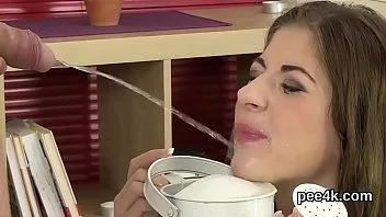 play Idola yang mempesona membuat vagina sempitnya penuh dengan kencing dan ledakan hangat