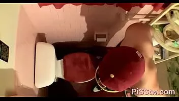 play Scènes pissy pendant la stimulation orale
