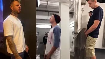 Jouer Compilation de mecs qui pissent partout