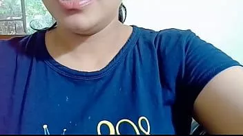 play Hot indian aunty in zym showing her big ass and pissing in bathroom