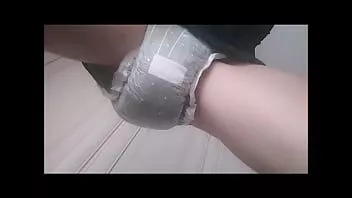 play Chantal adora fazer xixi na fralda gostosa... veja como ela se sai
