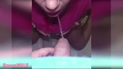 play Muie la toaletă publică: suge netăiate și bea pipi POV