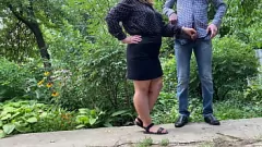 play BBW MILF Feticismo della pipì in pubblico: la matrigna aiuta il figliastro con la pioggia dorata