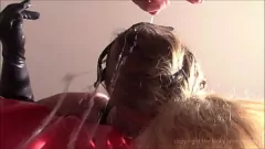 Oynat Kölenin Ağzı Sidik ve Derin Boğaz Sikişiyle Dolu - Aşırı BDSM Oturumu Bölüm 1