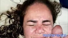 Riproduci La sborrata ha coperto il viso della sottomessa brasiliana mentre faceva pipì