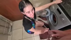 تشغيل دش ذهبي على صديقتي خلال يوم الغسيل