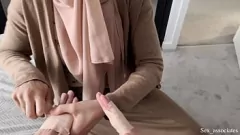 play خطوة أمي تساعد الابن المصاب بأكثر من مجرد ذراعيه: الجبهة العربية المحرمات Handjob و Loljob