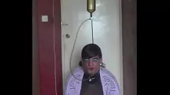 Redare Sissy Crossdresser se transformă într-o curvă care se apucă de pisică
