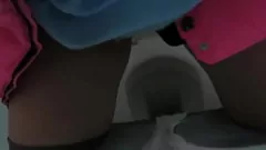 play MILF dolofan coboară și se murdărește în aer liber: enervat, masturbarea și fumatul