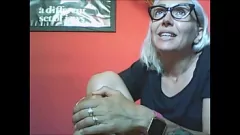 Reproduzir Revisão íntima de foto e humilhação nerd do especialista Milf Chantal
