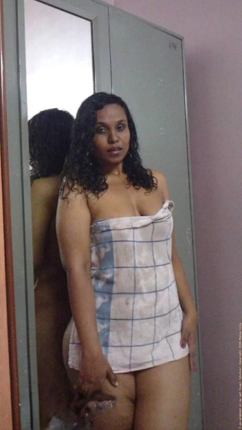 Pornoster Horny Lily